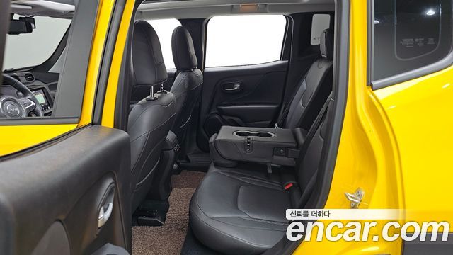 Jeep Renegade 1.3 Limited 2023 — фото 26
