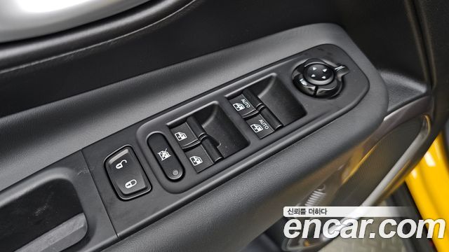 Jeep Renegade 1.3 Limited 2023 — фото 27