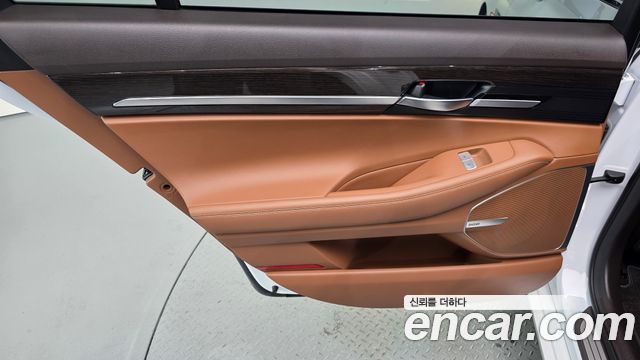 Genesis G90 3.8 AWD Luxury 2019 — фото 25