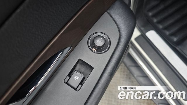 KG Mobility (SsangYong) Rexton W 2.0 2WD RX7 Luxury 2015 — фото 18