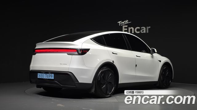 Tesla Model Y Long Range AWD 2025 — фото 2