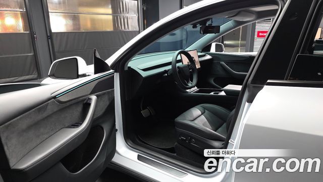 Tesla Model Y Long Range AWD 2025 — фото 10