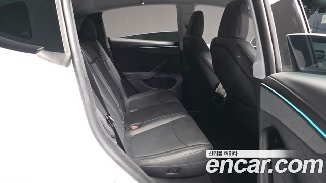 Tesla Model Y Long Range AWD 2025 — фото 12