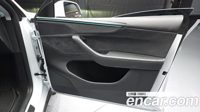 Tesla Model Y Long Range AWD 2025 — фото 24