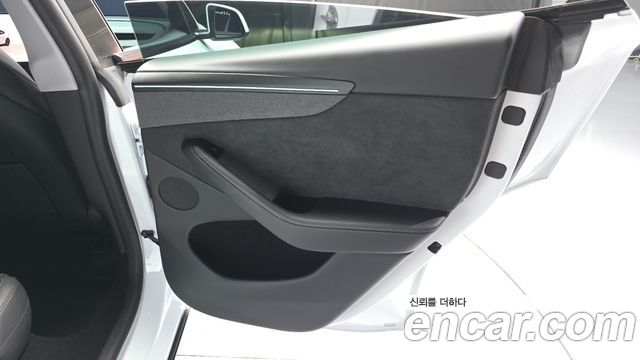 Tesla Model Y Long Range AWD 2025 — фото 25