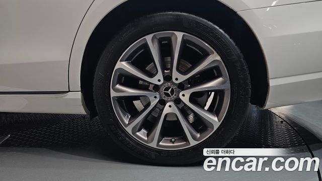 Mercedes-Benz E-Class (W213) E300 4MATIC Avnatgarde 2019 — фото 21