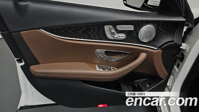 Mercedes-Benz E-Class (W213) E300 4MATIC Avnatgarde 2019 — фото 24