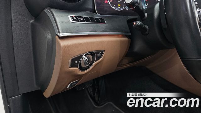 Mercedes-Benz E-Class (W213) E300 4MATIC Avnatgarde 2019 — фото 29