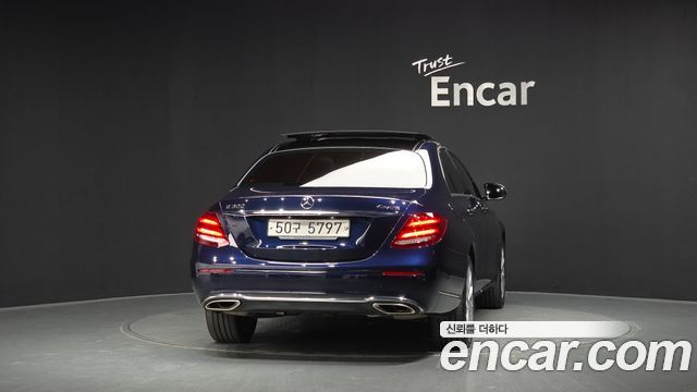 Mercedes-Benz E-Class (W213) E300 4MATIC Exclusive 2019 — фото 4