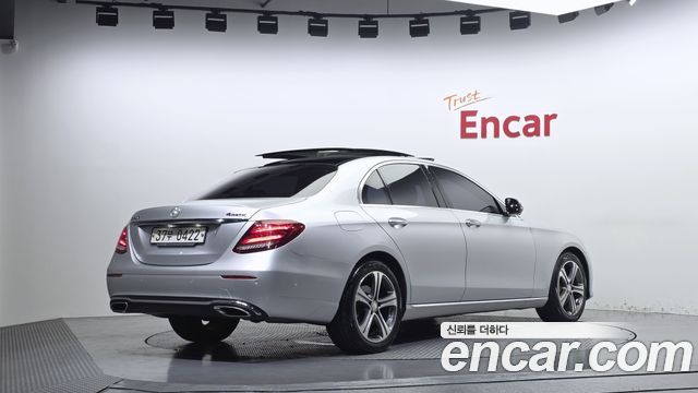 Mercedes-Benz E-Class (W213) E300 4MATIC Avnatgarde 2017 — фото 2