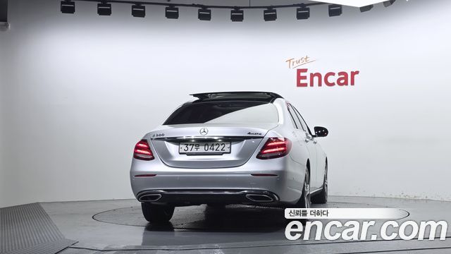 Mercedes-Benz E-Class (W213) E300 4MATIC Avnatgarde 2017 — фото 4