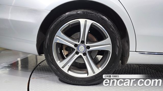 Mercedes-Benz E-Class (W213) E300 4MATIC Avnatgarde 2017 — фото 5