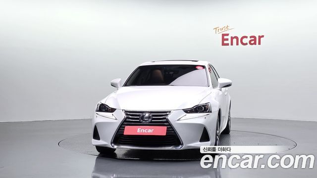 Lexus IS200t Supreme 2017 — фото 3