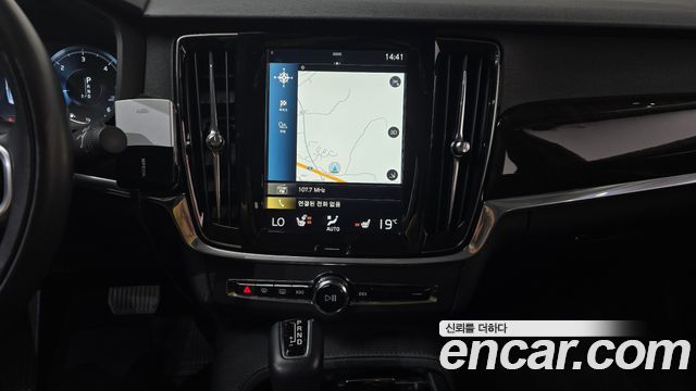 Volvo S90 D4 Momentum 2018 — фото 13