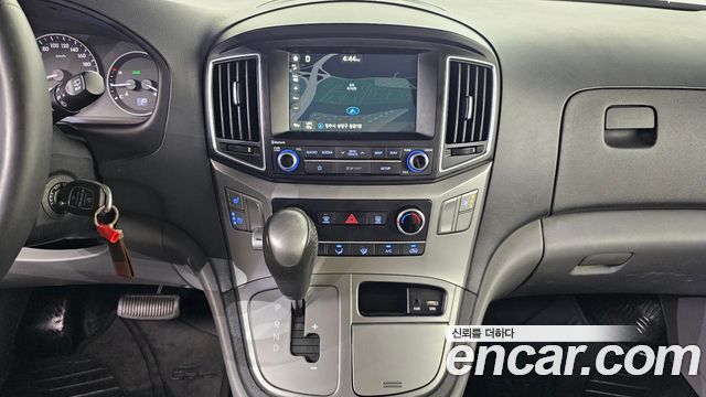 Hyundai Grand Starex Van 5-Seater Modern 2019 — фото 15