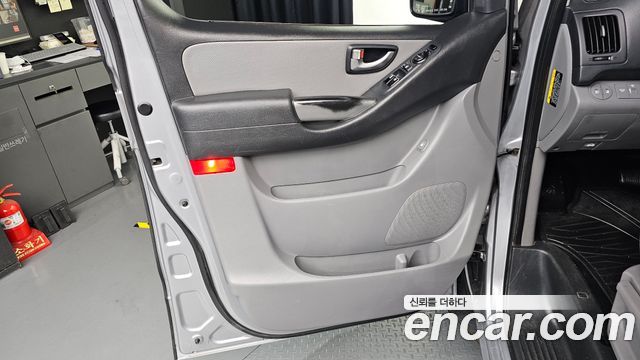 Hyundai Grand Starex Van 5-Seater Modern 2019 — фото 24