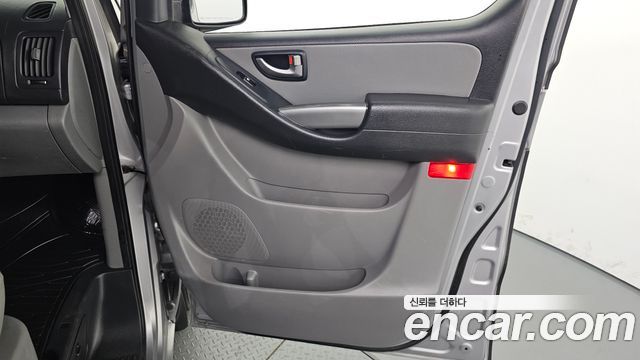 Hyundai Grand Starex Van 5-Seater Modern 2019 — фото 25