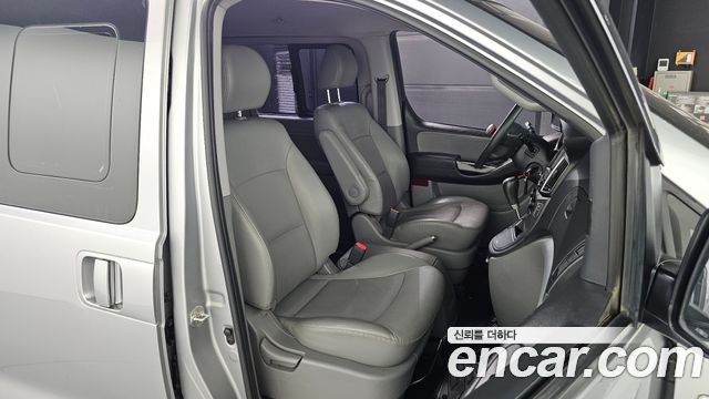 Hyundai Grand Starex Van 5-Seater Modern 2019 — фото 26