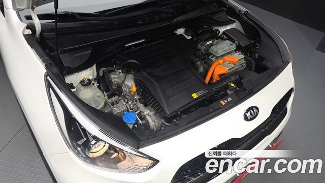 Kia Niro 1.6 HEV Prestige 2020 — фото 6