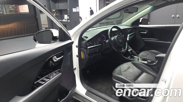 Kia Niro 1.6 HEV Prestige 2020 — фото 10