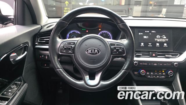 Kia Niro 1.6 HEV Prestige 2020 — фото 13