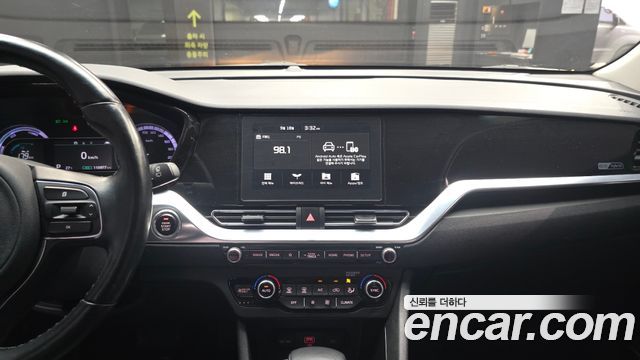 Kia Niro 1.6 HEV Prestige 2020 — фото 14