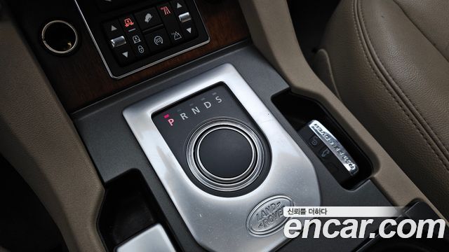 Land Rover Discovery 4 3.0 SDV6 SE 2016 — фото 9