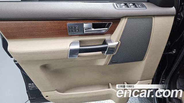 Land Rover Discovery 4 3.0 SDV6 SE 2016 — фото 29