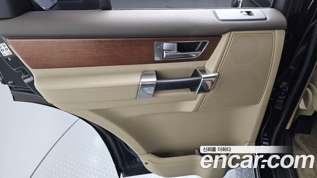 Land Rover Discovery 4 3.0 SDV6 SE 2016 — фото 30