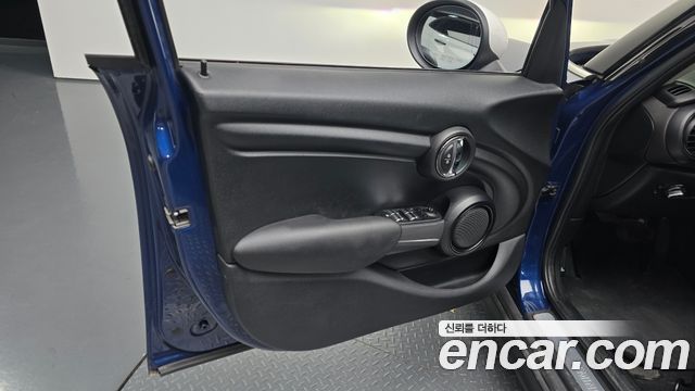 MINI Cooper D 5Door Mid 3rd 2015 — фото 24
