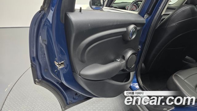 MINI Cooper D 5Door Mid 3rd 2015 — фото 25