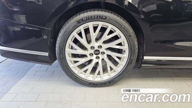 Audi A8 (D5) 55 TFSI Quattro LWB 2021 — фото 5
