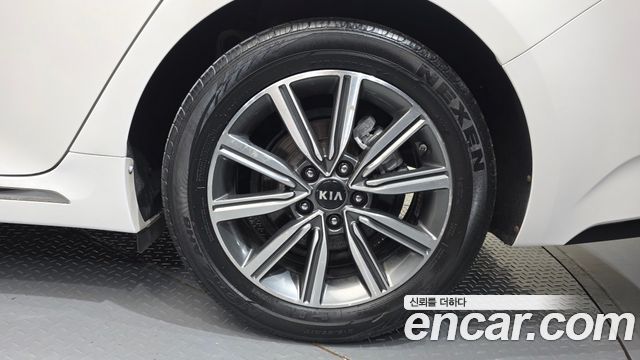 Kia K5 (II) 2.0 Prestige 2020 — фото 21