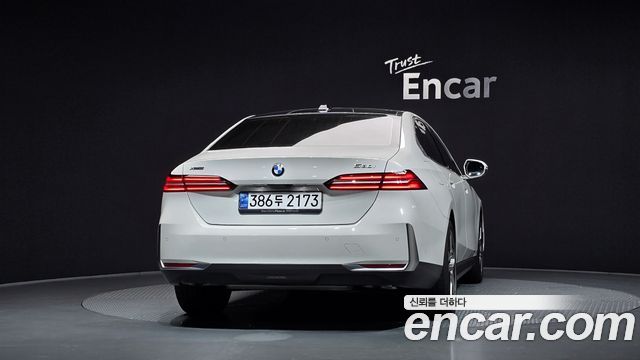 BMW 5 Series (G60) 530i xDrive 2024 — фото 4