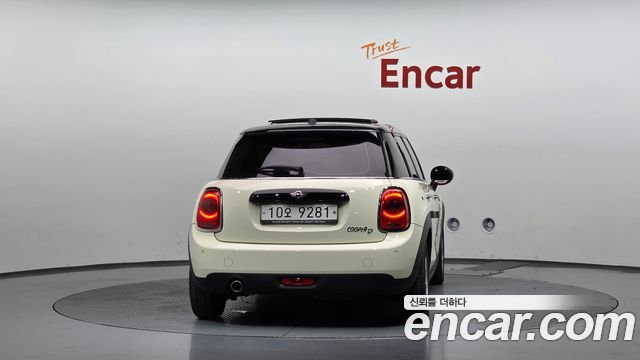 MINI Cooper D 5Door HIGH 3rd 2017 — фото 4