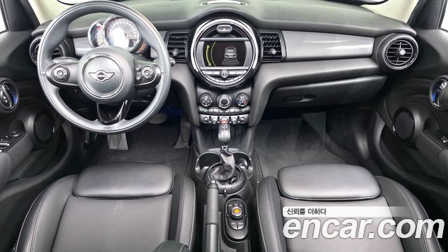 MINI Cooper D 5Door HIGH 3rd 2017 — фото 7
