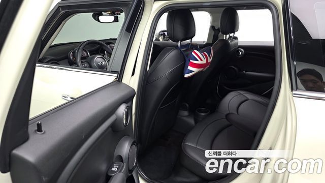 MINI Cooper D 5Door HIGH 3rd 2017 — фото 12