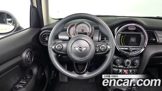 MINI Cooper D 5Door HIGH 3rd 2017 — фото 13