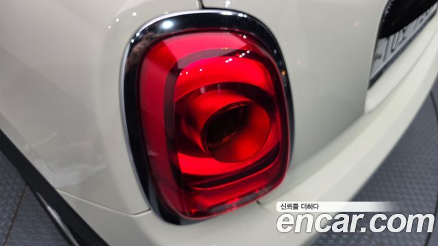 MINI Cooper D 5Door HIGH 3rd 2017 — фото 23