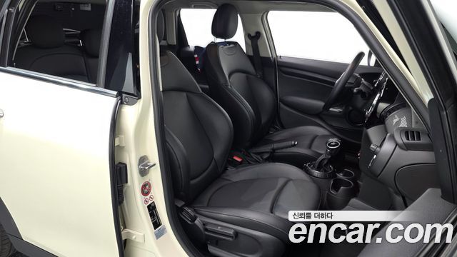 MINI Cooper D 5Door HIGH 3rd 2017 — фото 26