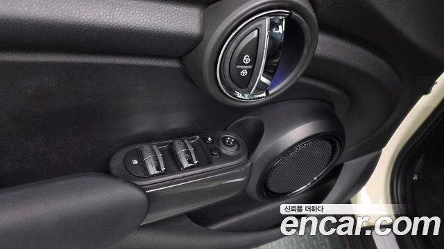 MINI Cooper D 5Door HIGH 3rd 2017 — фото 34