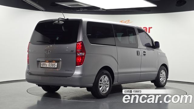 Hyundai Grand Starex Van 5-Seater Modern 2019 — фото 2