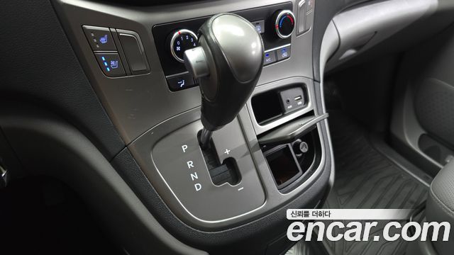 Hyundai Grand Starex Van 5-Seater Modern 2019 — фото 9