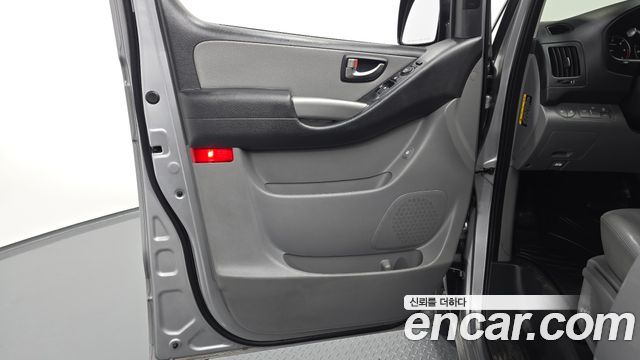 Hyundai Grand Starex Van 5-Seater Modern 2019 — фото 24