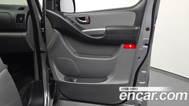 Hyundai Grand Starex Van 5-Seater Modern 2019 — фото 25