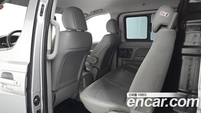 Hyundai Grand Starex Van 5-Seater Modern 2019 — фото 26