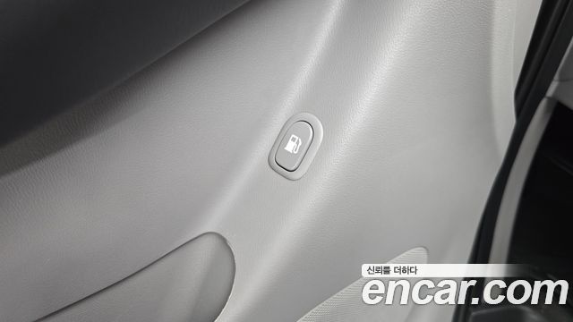 Hyundai Grand Starex Van 5-Seater Modern 2019 — фото 28