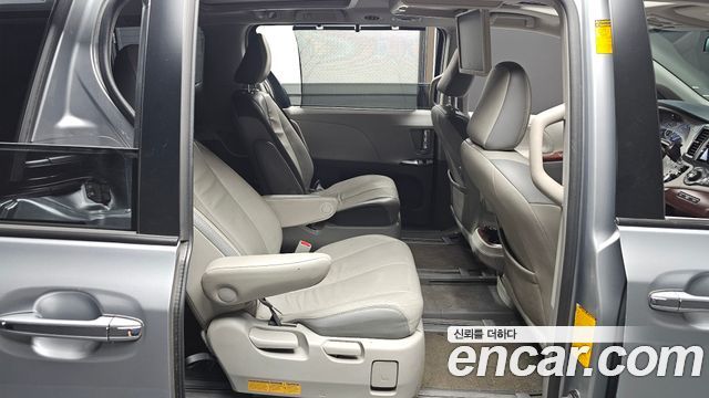Toyota Sienna 3.5 AWD 2014 — фото 11