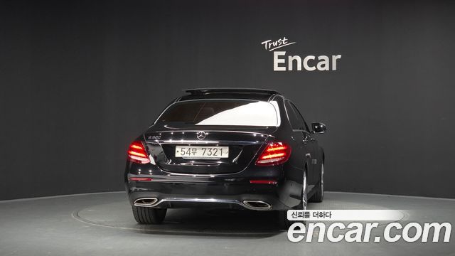 Mercedes-Benz E-Class (W213) E300 AMG Line 2017 — фото 4