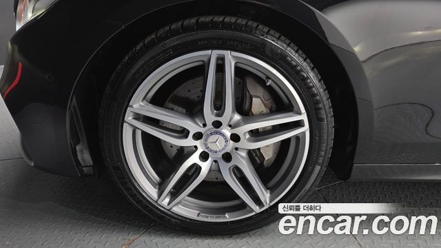 Mercedes-Benz E-Class (W213) E300 AMG Line 2017 — фото 5